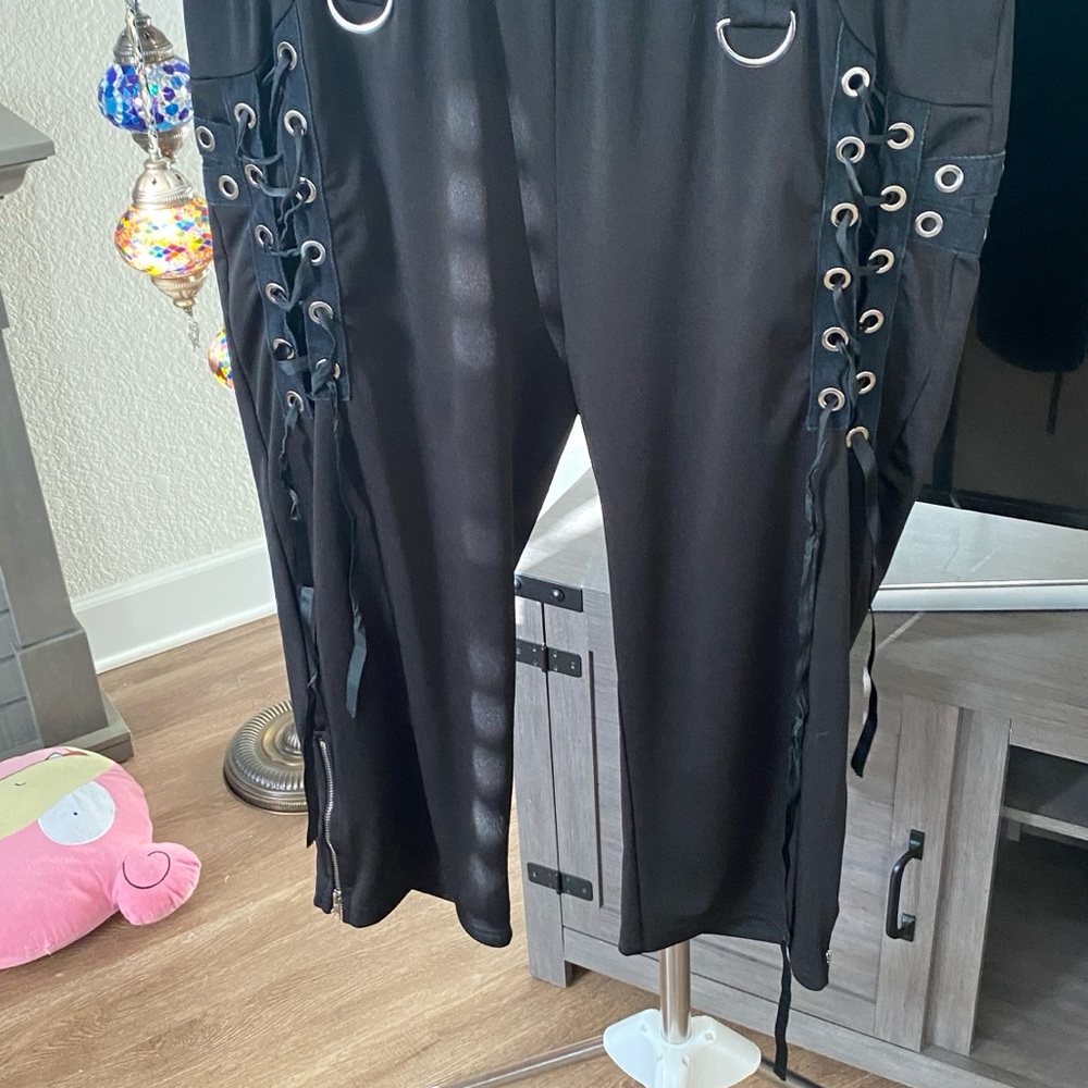 2X crop punk-ish pants with tie options on sides. Can fit 1X too! - Picture 7 of 7